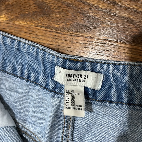Forever 21 premium denim shorts - Picture 5 of 5